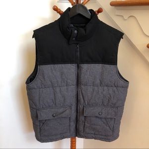 Gap Men’s Heavyweight Colorblock Puffer Vest